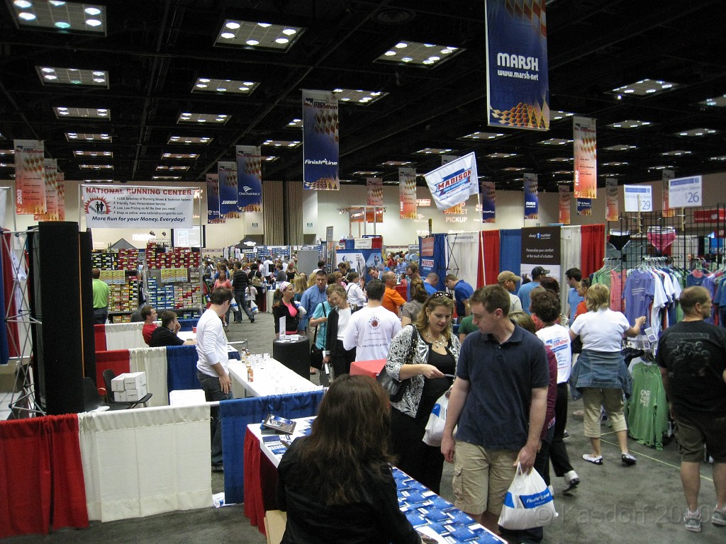 Indy Mini-Marathon 2010 005.jpg - The Expo on Friday afternoon. Quite a few dealers, not so big as some. No big bargins. Didn't buy a thing.